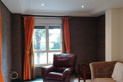 Продажа дома в Леон, Испания 6 спален, 700м2 №154062 - фото 3