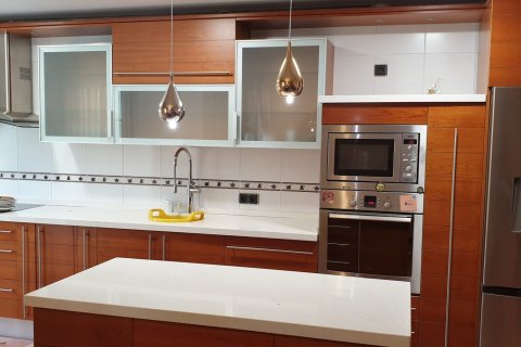 Продажа дома в Леон, Испания 6 спален, 700м2 №154062 - фото 7