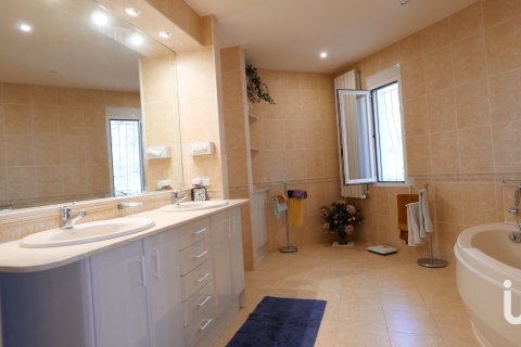 House for sale in San Jorge, Castellon, Spain 5 bedrooms, 725 sq.m. No. 154058 - photo 17