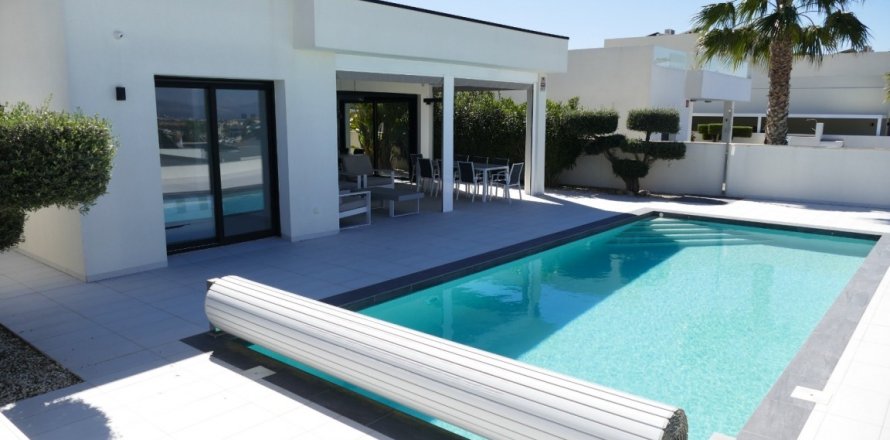 Villa a Benijofar, Alicante, Spagna 4 camere da letto, 150 mq. N° 163131