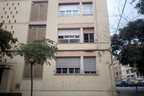 Apartment à vendre à Sabadell, Barcelona, Espagne, 4 chambres, 75 m2 No. 192363 - photo 2