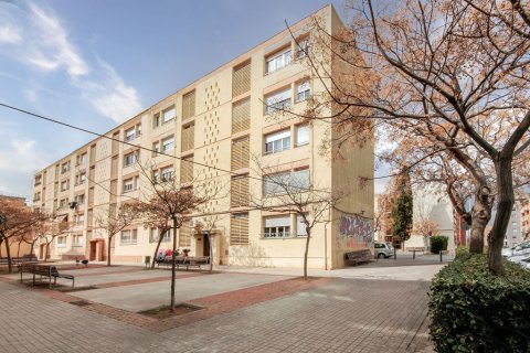 Apartment à vendre à Sabadell, Barcelona, Espagne, 4 chambres, 75 m2 No. 192363 - photo 3