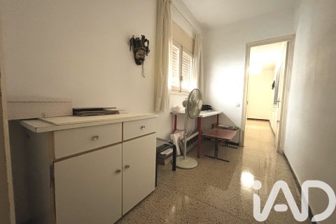 Apartment for sale in Sabadell, Barcelona, Spain 5 bedrooms,  No. 188295 - photo 23