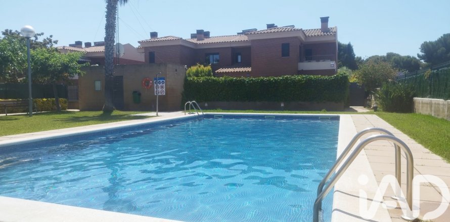 Townhouse in Cambrils, Tarragona, Spain 4 bedrooms, 143 sq.m. No. 188294