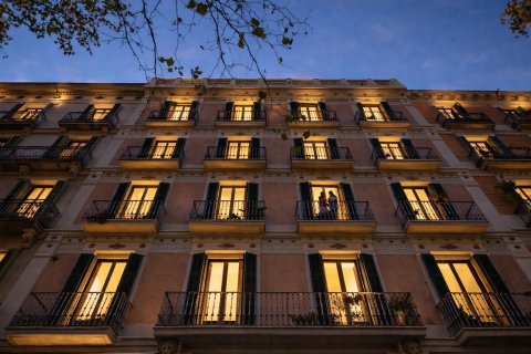 Apartment for sale in Barcelona, Spain 3 bedrooms, 209 sq.m. No. 160747 - photo 1