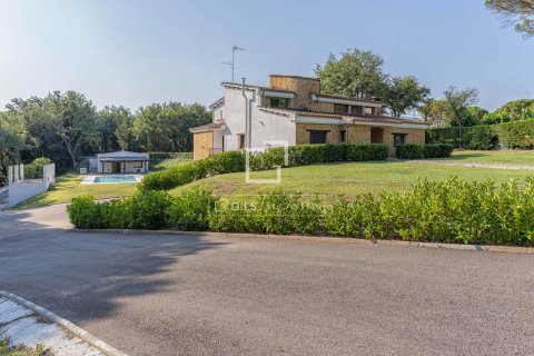 Villa for sale in Montseny, Barcelona, Spain 5 bedrooms, 475 sq.m. No. 150693 - photo 10