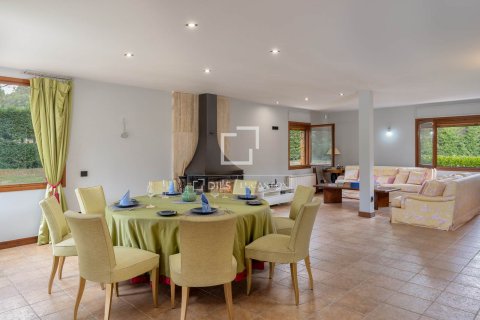 Villa for sale in Montseny, Barcelona, Spain 5 bedrooms, 475 sq.m. No. 150693 - photo 5