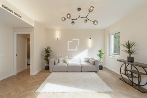 Apartamento en venta en Barcelona, España 3 dormitorios, 97 m2 No. 150695 - foto 2