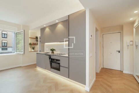Apartamento en venta en Barcelona, España 3 dormitorios, 97 m2 No. 150695 - foto 8