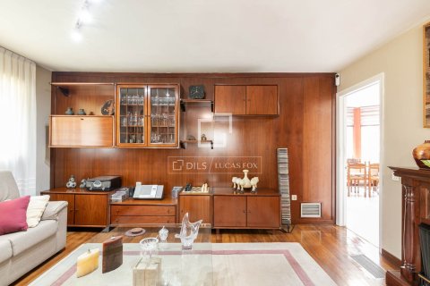 Villa for sale in Sant Cugat Del Valles, Barcelona, Spain 5 bedrooms, 327 sq.m. No. 150694 - photo 15