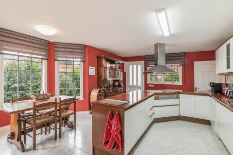 Villa for sale in Sant Cugat Del Valles, Barcelona, Spain 5 bedrooms, 327 sq.m. No. 150694 - photo 9