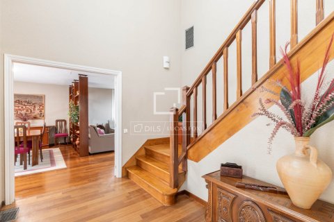 Villa for sale in Sant Cugat Del Valles, Barcelona, Spain 5 bedrooms, 327 sq.m. No. 150694 - photo 18