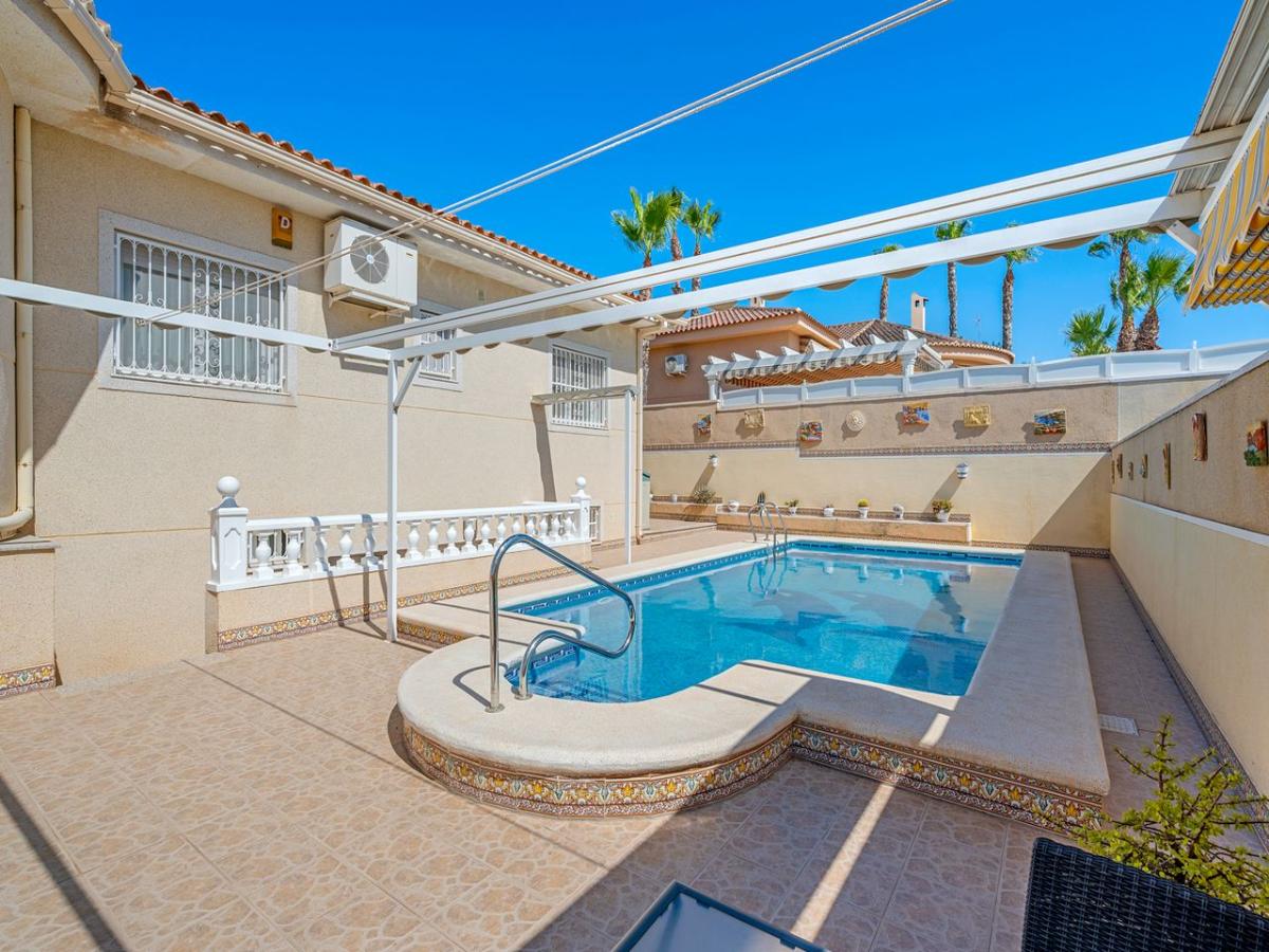 Villa en Benijófar, Alicante, España 5 dormitorios, 176 m2 No. 148891
