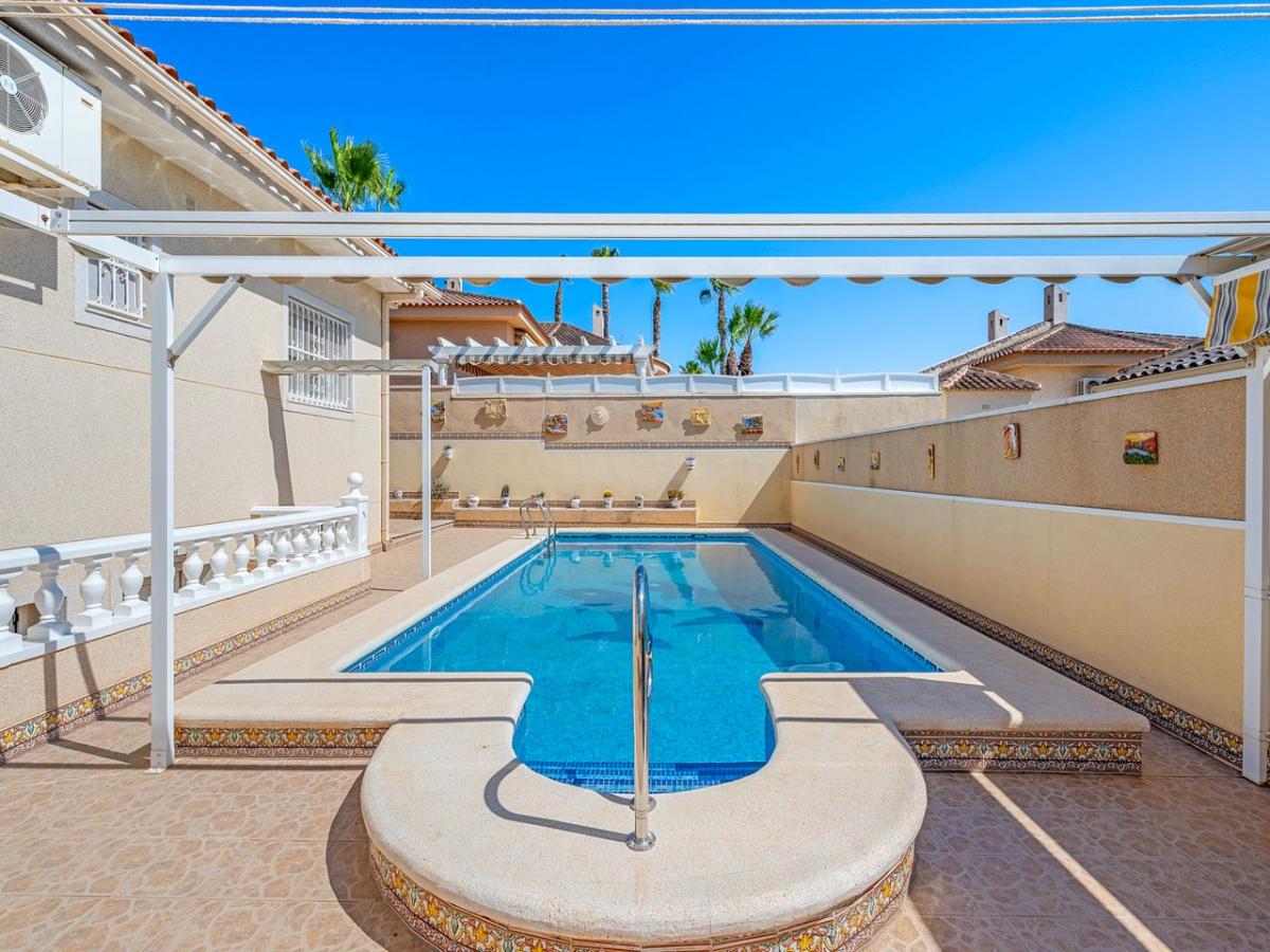 Villa en Benijófar, Alicante, España 5 dormitorios, 176 m2 No. 148891