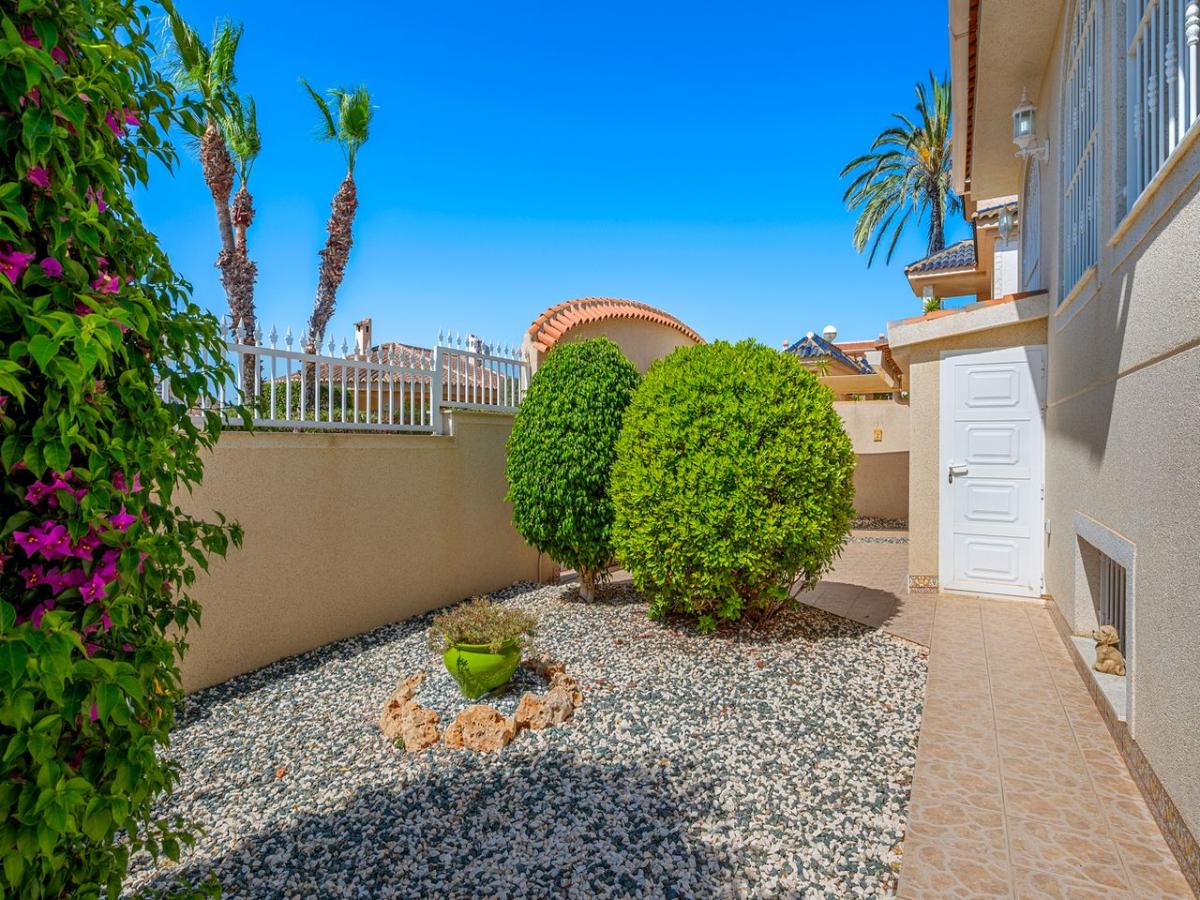 Villa en Benijófar, Alicante, España 5 dormitorios, 176 m2 No. 148891