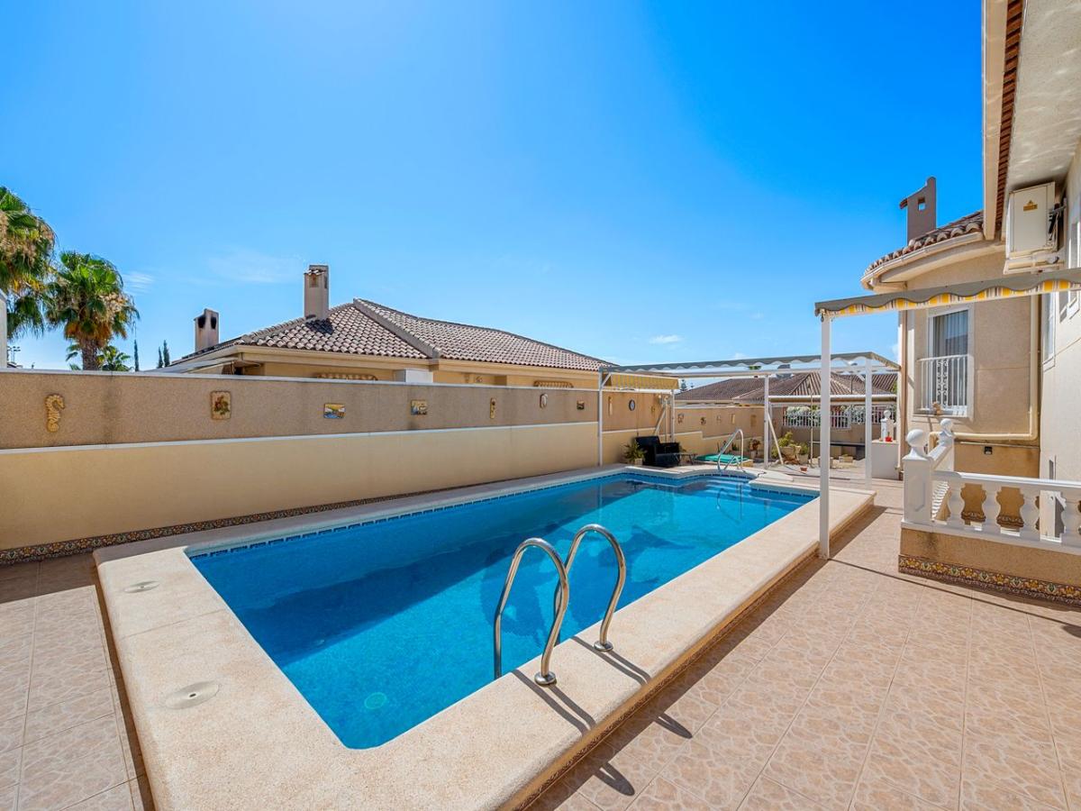 Villa en Benijófar, Alicante, España 5 dormitorios, 176 m2 No. 148891