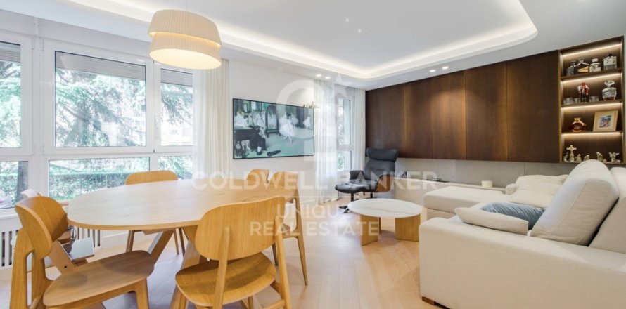 Apartment à Madrid, Espagne 4 chambres, 142 m2 No. 178792