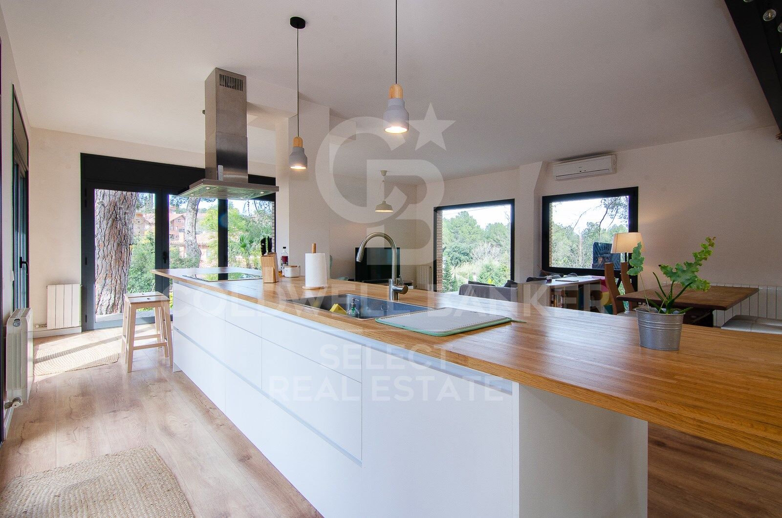 House in Cerdanyola Del Valles, Barcelona, Spain 5 bedrooms, 297 sq.m. No. 178790