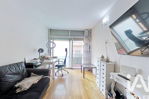 Apartament w Santa Coloma de Gramenet, Barcelona, Hiszpania 3 sypialnie, 68 mkw. nr 152579 – zdjęcie 2