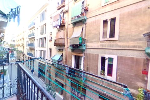 Apartamento en venta en Barcelona, España 5 dormitorios, 50 m2 No. 167180 - foto 2