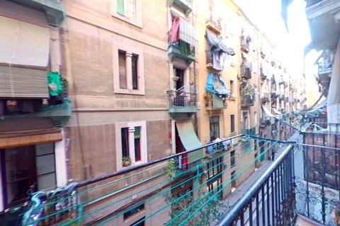 Apartamento en Barcelona, España 5 dormitorios, 50 m2 No. 167180