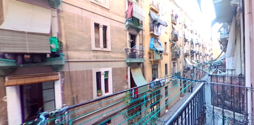 Apartamento en Barcelona, España 5 dormitorios, 50 m2 No. 167180