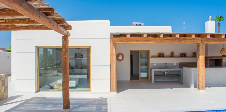 Villa Torrevieja, Alicante, Spagna 4 camere da letto, 190 mq. N° 135662