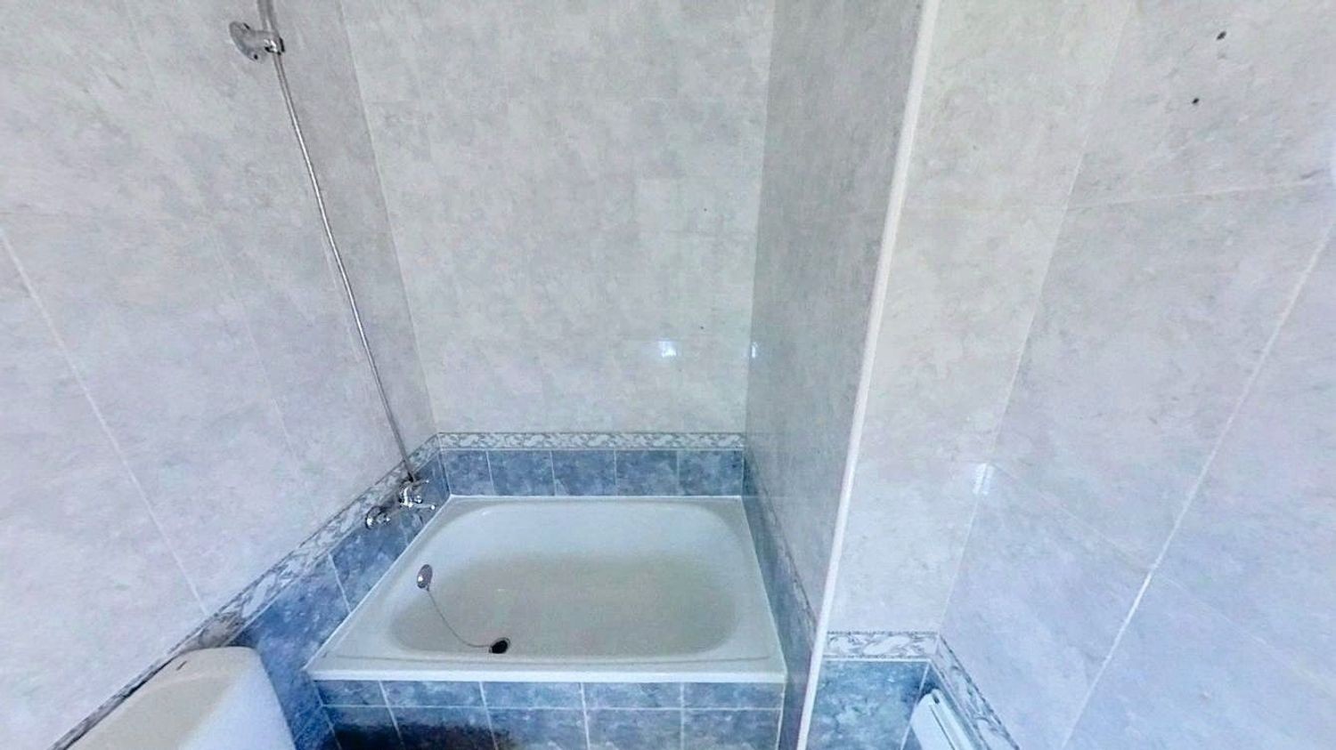 Commercial property in Torrevieja, Alicante, Spain 1 bedroom, 49 sq.m. No. 183408