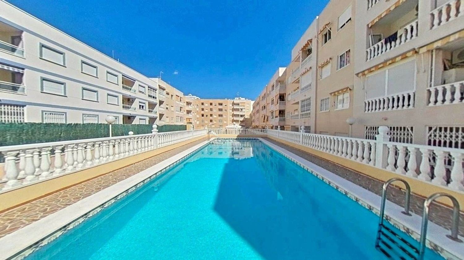 Commercial property in Torrevieja, Alicante, Spain 1 bedroom, 49 sq.m. No. 183408