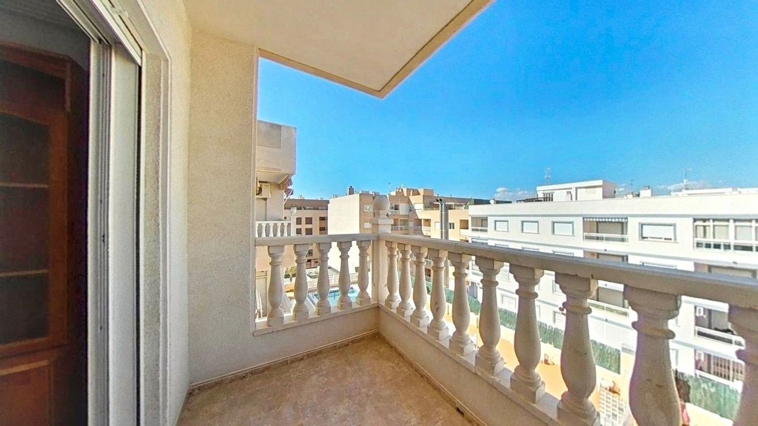 Commercial property in Torrevieja, Alicante, Spain 1 bedroom, 49 sq.m. No. 183408