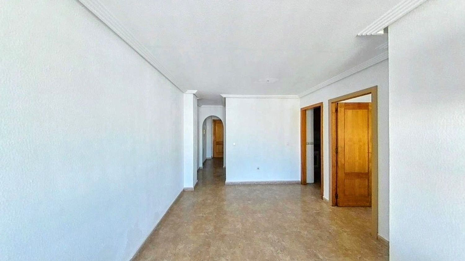 Commercial property in Torrevieja, Alicante, Spain 1 bedroom, 49 sq.m. No. 183408
