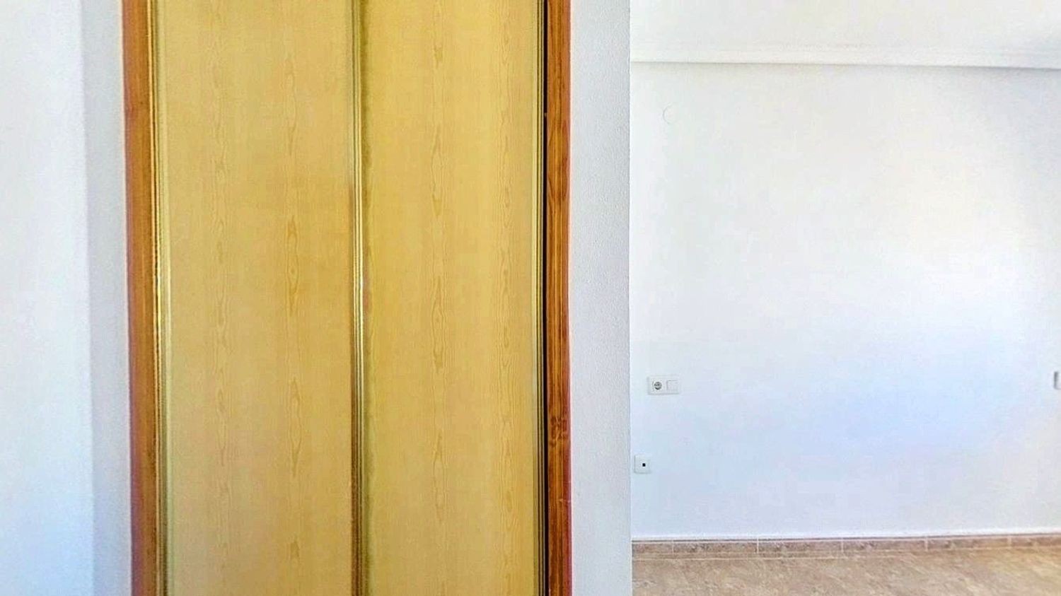Commercial property in Torrevieja, Alicante, Spain 1 bedroom, 49 sq.m. No. 183408