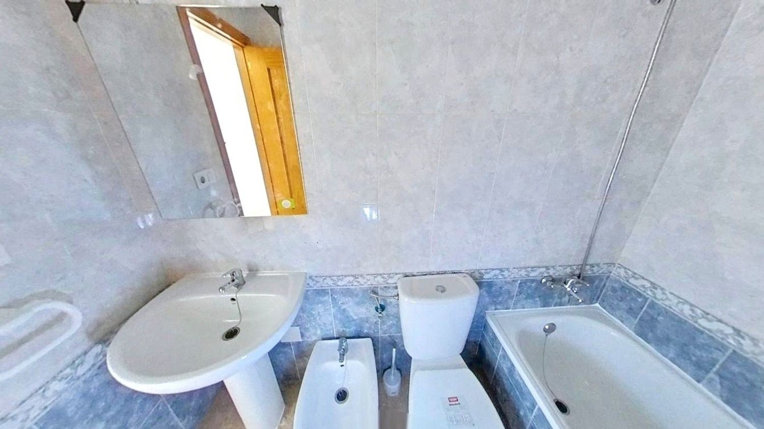 Commercial property in Torrevieja, Alicante, Spain 1 bedroom, 49 sq.m. No. 183408