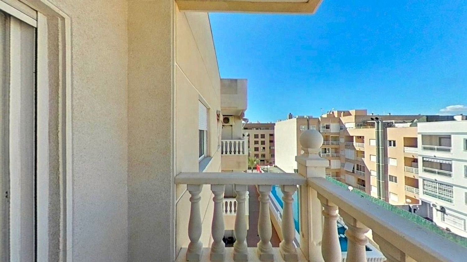 Commercial property in Torrevieja, Alicante, Spain 1 bedroom, 49 sq.m. No. 183408