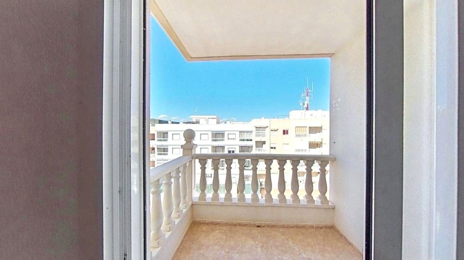Commercial property in Torrevieja, Alicante, Spain 1 bedroom, 49 sq.m. No. 183408