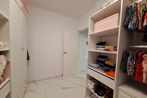 Apartment for sale in Alicante, Spain 2 bedrooms, 65 sq.m. No. 196651 - photo 20