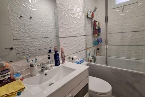 Apartment for sale in Alicante, Spain 2 bedrooms, 65 sq.m. No. 196651 - photo 13