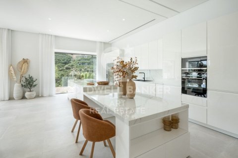 House for sale in Benahavis, Malaga, Spain 5 bedrooms, 1372 sq.m. No. 158486 - photo 9