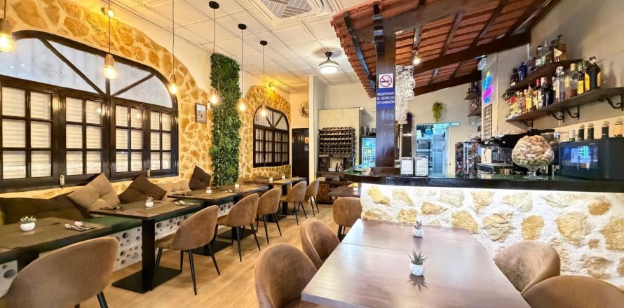 Commercial property in Torrevieja, Alicante, Spain 57 sq.m. No. 165947