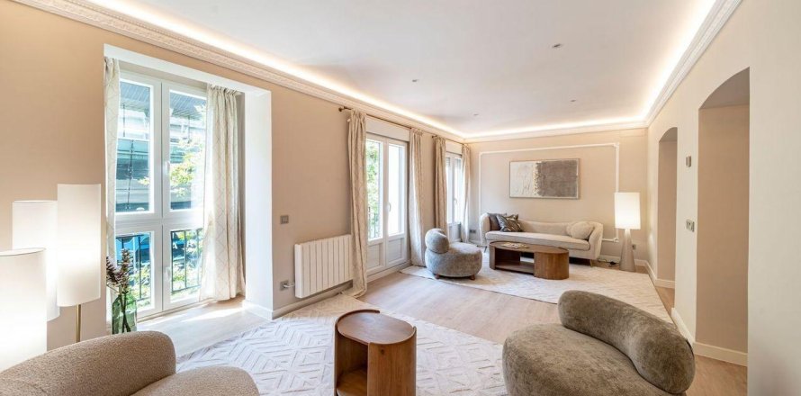 Dzīvoklis Madrid, Spānijā 2 istabas, 113 m2 Nr. 165945