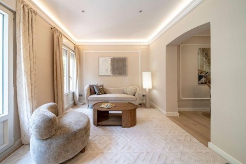 Dzīvoklis pārdošanā Madrid, Spānijā 2 istabas, 113 m2 Nr. 165945 - attēls 2