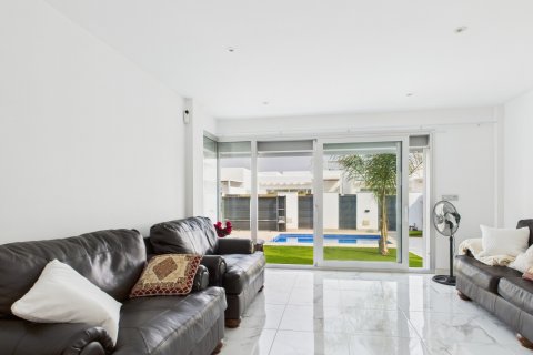 Villa for sale in Los Alcazares, Murcia, Spain 3 bedrooms,  No. 146266 - photo 11