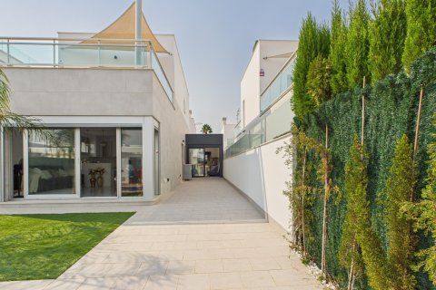 Villa for sale in Los Alcazares, Murcia, Spain 3 bedrooms,  No. 146266 - photo 12