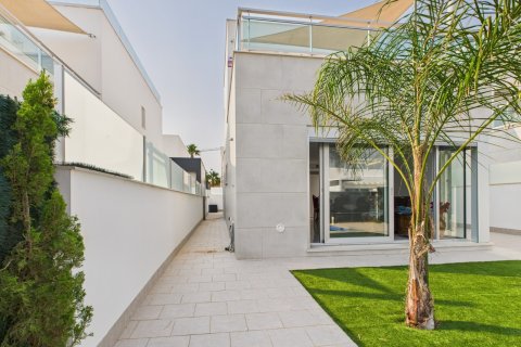 Villa for sale in Los Alcazares, Murcia, Spain 3 bedrooms,  No. 146266 - photo 13