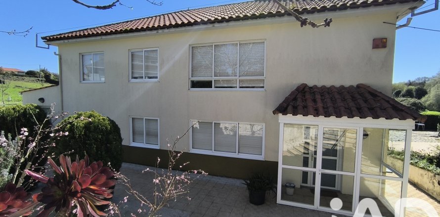Hus i Ferrol, A Coruna, Spanien 3 sovrum, 257 kvm. Nr. 172924