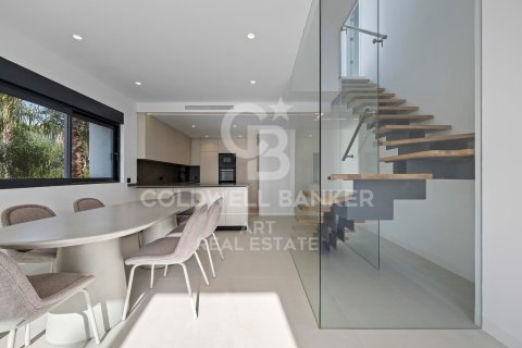 Hus till salu i Estepona, Malaga, Spanien 4 sovrum, 281 kvm. Nr. 159269 - foto 23