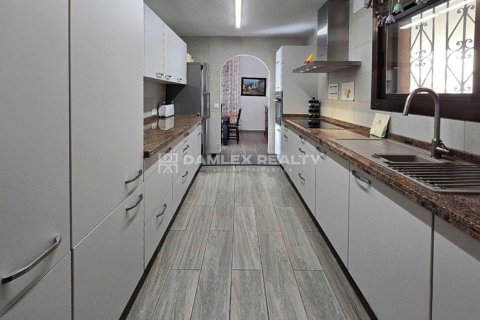 Talo myytävänä Lloret de Mar, Girona, Espanja, 9 makuuhuonetta, 1660 m2 No. 191825 - kuva 21