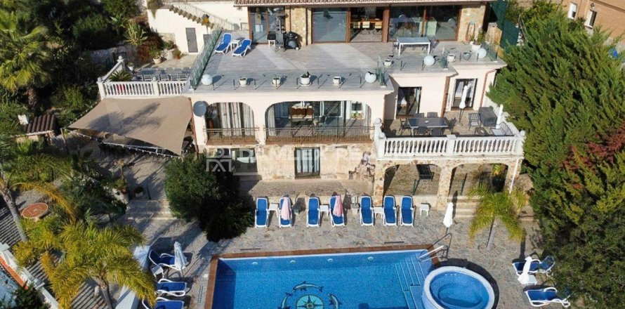 Talo Lloret de Mar, Girona, Espanja 9 makuuhuonetta, 1660 m2 No. 191825