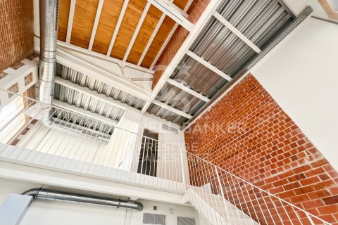 Duplex à vendre à Barcelona, Espagne, 2 chambres, 109 m2 No. 159884 - photo 16