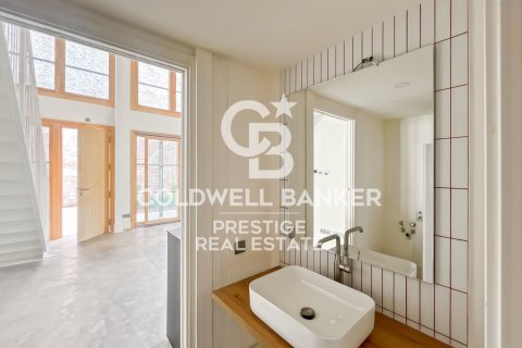 Duplex à vendre à Barcelona, Espagne, 2 chambres, 109 m2 No. 159884 - photo 14